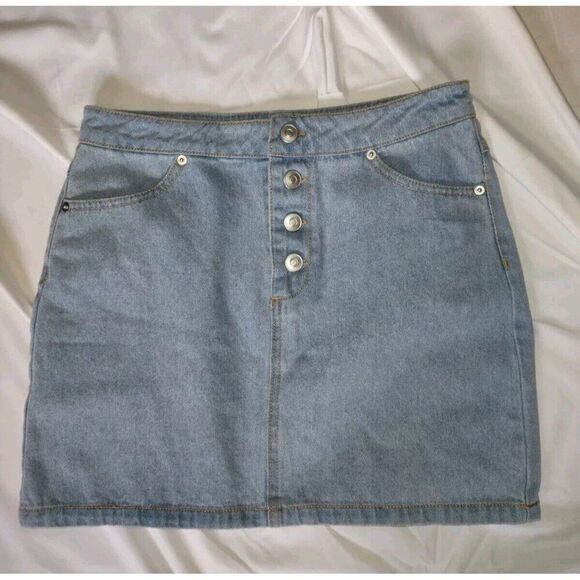5/$25 EUC Women's Denim Skirt Size M Blue Button Down  Cotton Forever 21 - Picture 1 of 5